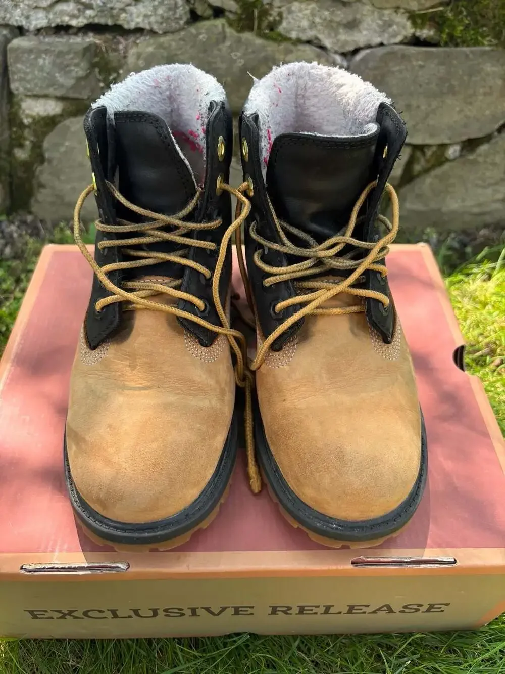 Timberland 6-Inch Premium Fleece Lined Waterproof Boots Wheat Black Size 3.5